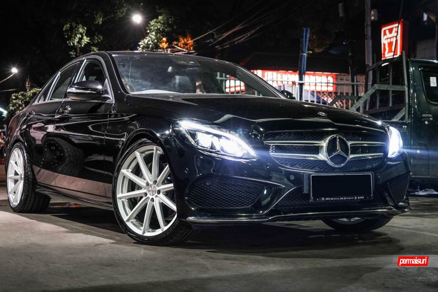 Mercedes-Benz C250 AMG Line on Vossen Wheels (VFS-10) '2017